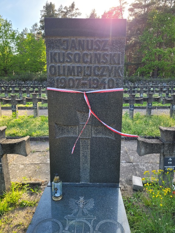 Grób Janusza Kusocińskiego w Palmirach